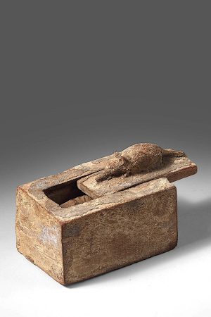 SMALL WOOD MUMMY COFFIN WITH MOUSE