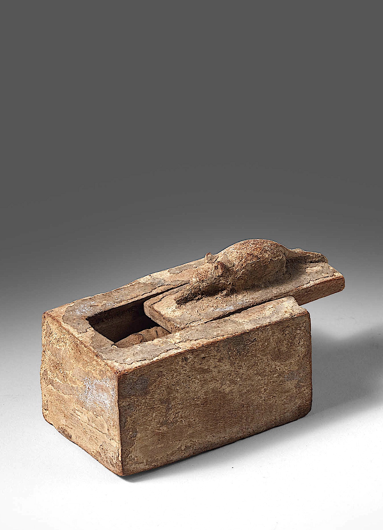 SMALL WOOD MUMMY COFFIN WITH MOUSE